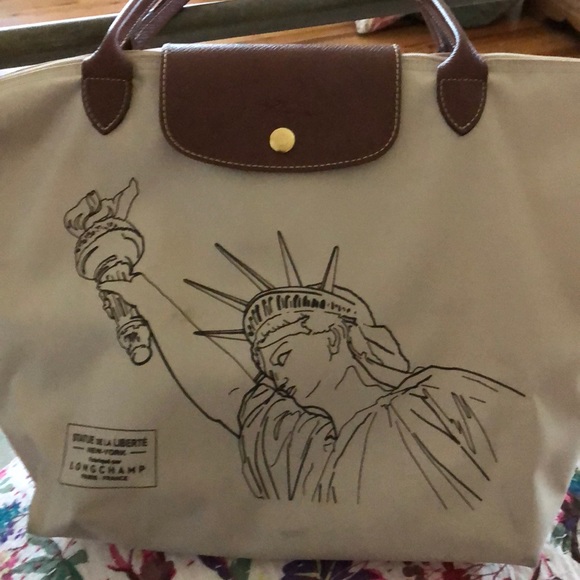 longchamp statue of liberty